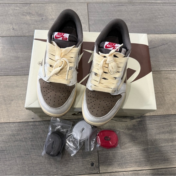 Travis Scott Reverse Mochas - Picture 1 of 5